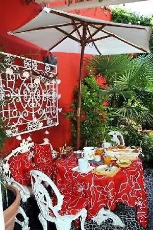Maison D'hotes Douce France Bed and Breakfast *